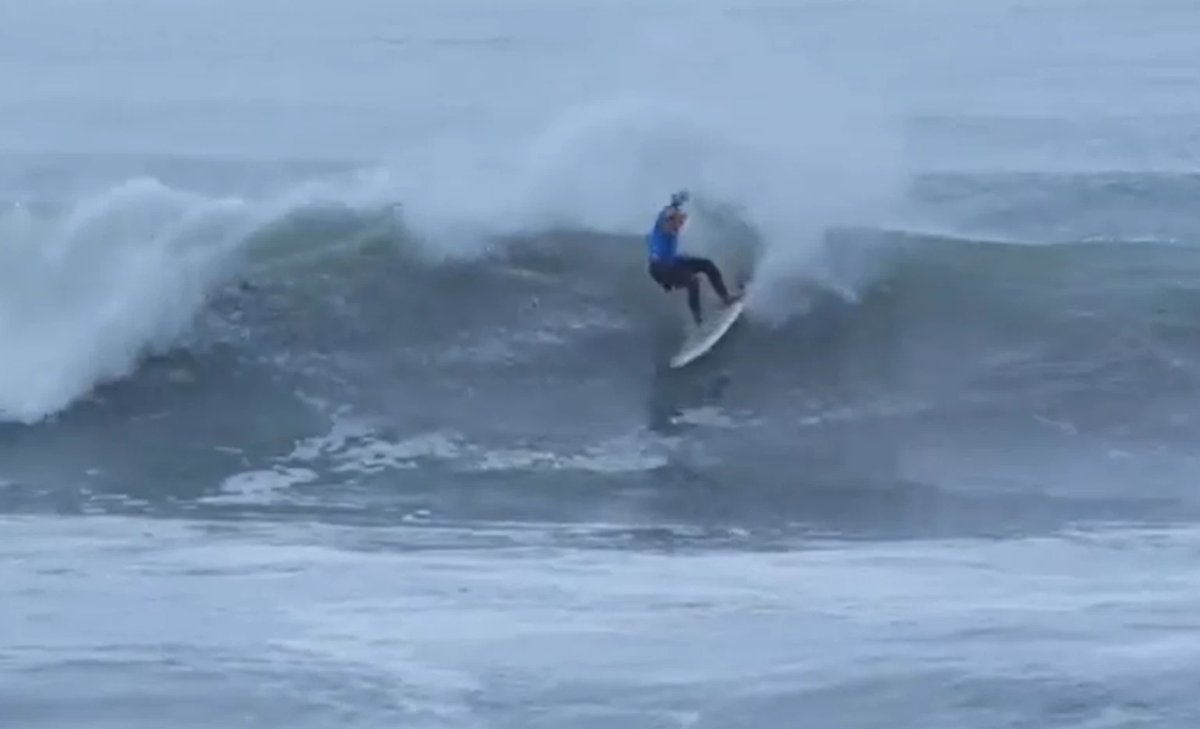 Gizzy Pipe surf, Gizzy Pipe surf spot, Gisborne / East Cape, New Zealand.
