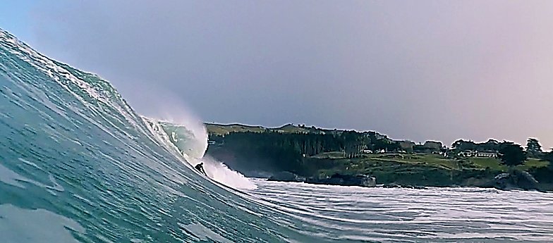 Pulling into a serious one off the outer reef, Karitane showing the heavy side it saves for the committed, Karitane Beach sur