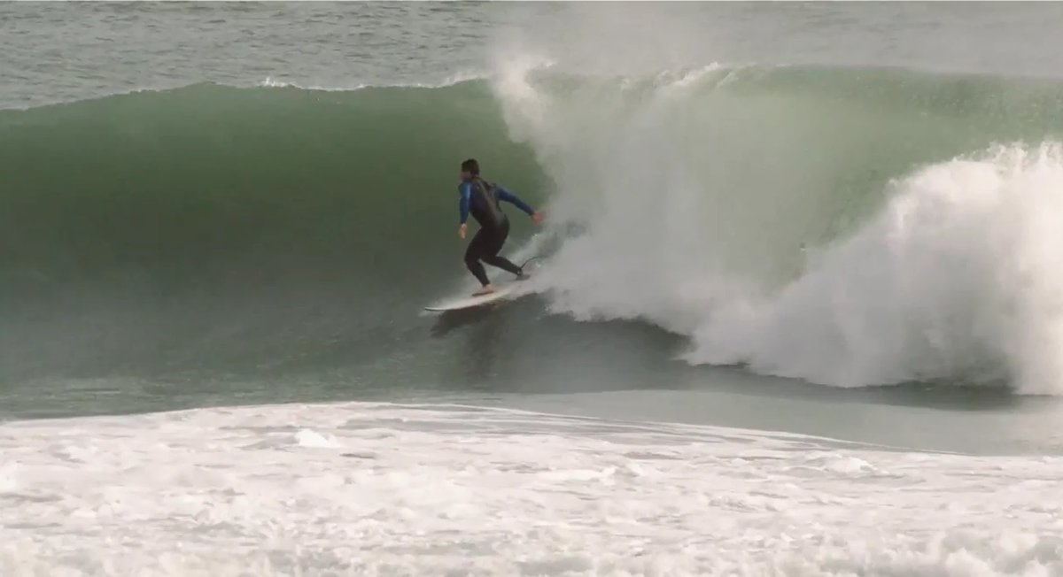 Heavy drop into a thick Maori Bay wave. The shorey is heavier than it looks from the cliffs, Maukātia Bay surf spot, Auckland